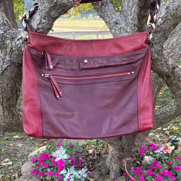 Tre Vero Two-Tone Burgundy Shoulder Bag
